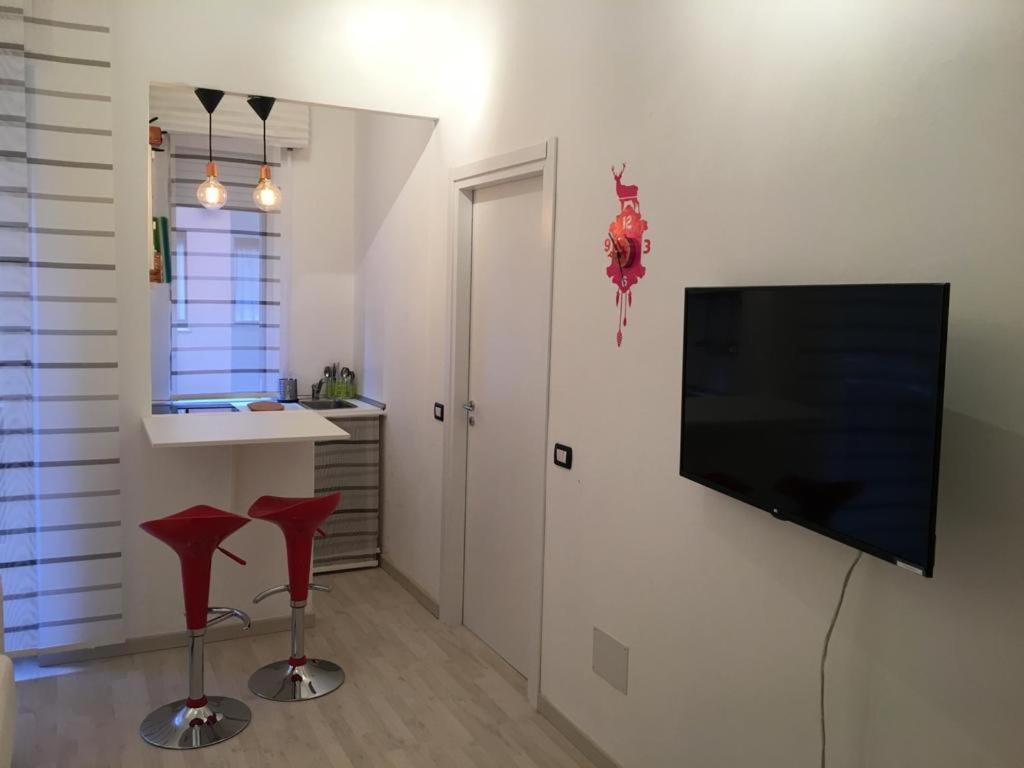 Milan Nice Flat In Red Metro ภายนอก รูปภาพ