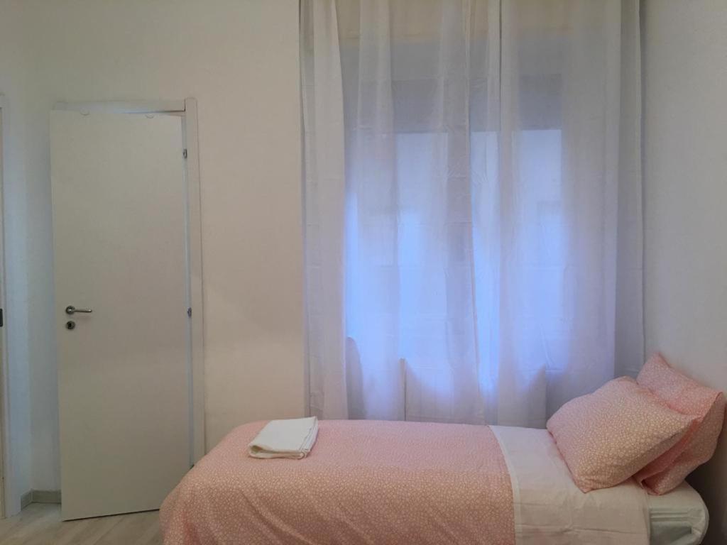 Milan Nice Flat In Red Metro ภายนอก รูปภาพ